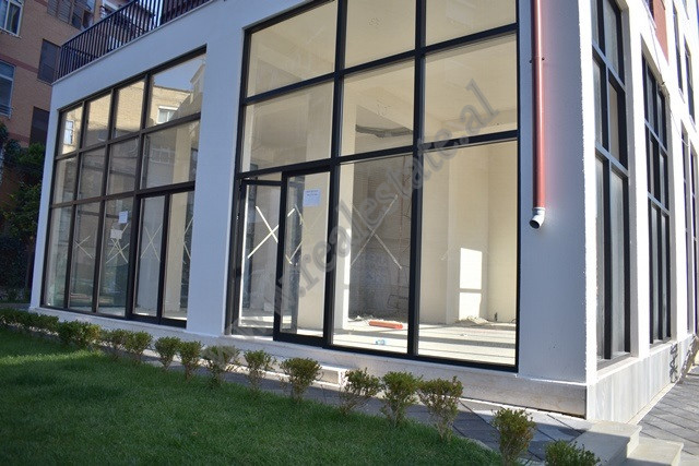 Office space for rent in Gjon Buzuku street in Tirana.
It is positioned on the ground floor of a ne